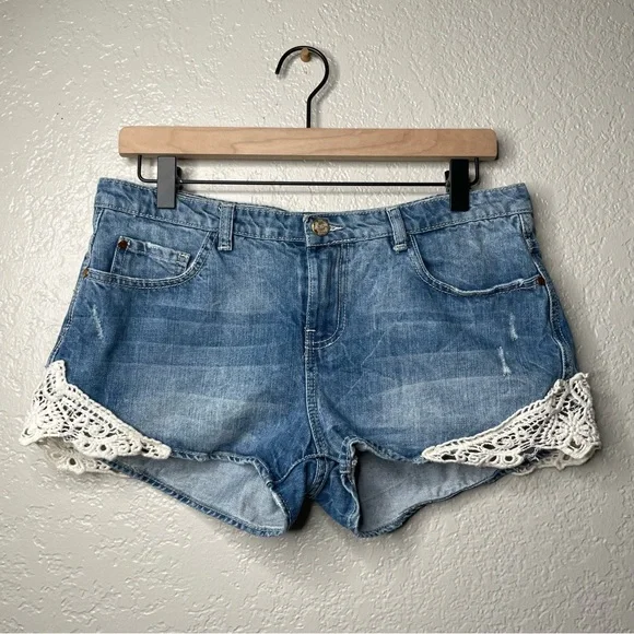 Zara Trafaluc Premium Wash Women's Lace Trimmed Blue Denim Shorts - Picture 2 of 8